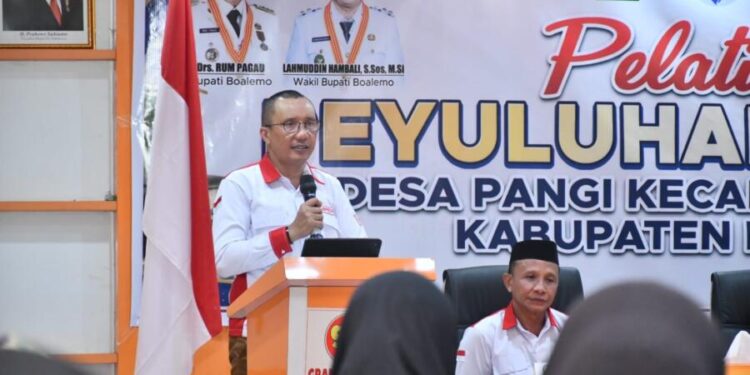 Wakil Bupati Boalemo, Lahmuddin Hambali, memberikan sambutan penyuluhan hukum kepada masyarakat desa melalui program jaga Desa, (Prokopim Boalemo)