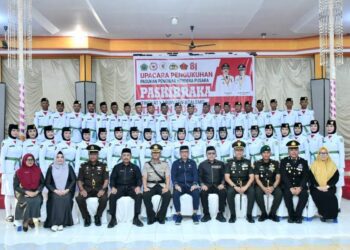 Wakil Bupati Boalemo, Lahmuddin Hambali, kukuhkan Anggota Paskibra, (Prokopim Boalemo)