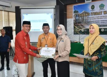 [21.48, 8/10/2026] Gopos Yusuf: Wakil Bupati Boalemo, Lahmuddin Hambali, menerima piagam perhargaan tanah wakaf, (Istimewa)
[21.55, 8/10/2026] Gopos Yusuf: