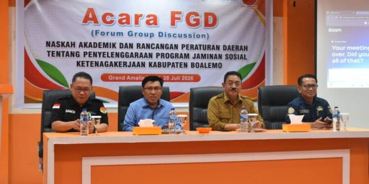Rum Pagau saat membuka Forum Group Discussion (FGD) Naskah Akademik dan Rancangan Perda tentang Penyelenggaraan Program Jaminan Sosial, (Prokopim Boalemo)