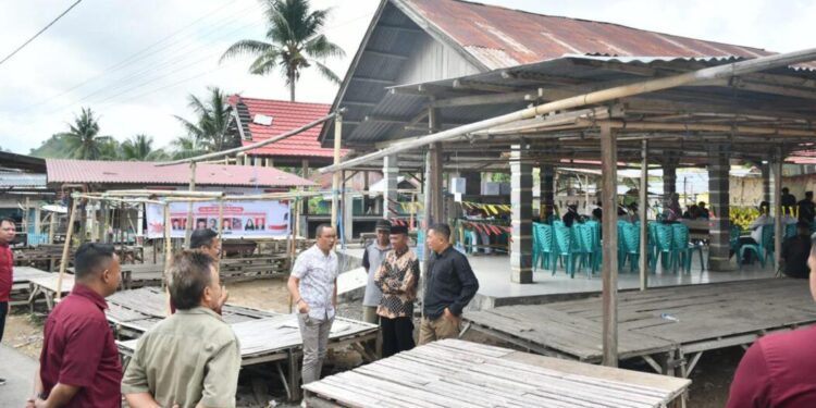 Wakil Bupati Boalemo, Lahmuddin Hambali, meninjau langsung pemilihan BPD se Kabupaten Boalemo, (Prokopim Boalemo)