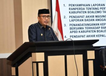 Wakil Bupati Boalemo, Lahmuddin Hambali, memberikan sambutan rapat paripurna DPRD Boalemo, (Prokopim Boalemo)