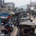 Antrean BBM di Kawasan simpang empat Kota Gorontalo yang mengular hingga area pasar sentral kota Gorontalo.