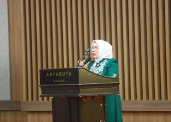 Sri Mulyani Lalijo pada Bimbingan Teknis Pengendalian dan Evaluasi Pembangunan Daerah di Aryaduta Hotel Manado, Selasa (13/10/2026). (Foto Onal/Prokopim)