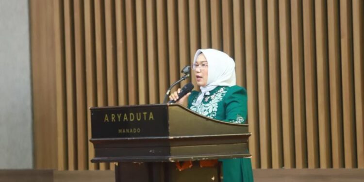 Sri Mulyani Lalijo pada Bimbingan Teknis Pengendalian dan Evaluasi Pembangunan Daerah di Aryaduta Hotel Manado, Selasa (13/10/2026). (Foto Onal/Prokopim)