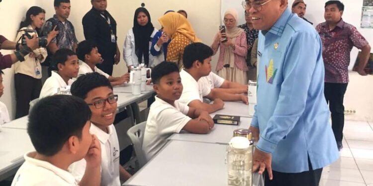 Sekretaris Daerah Bone Bolango, Iwan Mustapa, saat meninjau ruang kelas SNT 6 Bone Bolango di Balai Penjaminan Mutu Pendidikan (BPMP) Gorontalo, Jumat (16/10/2026).
