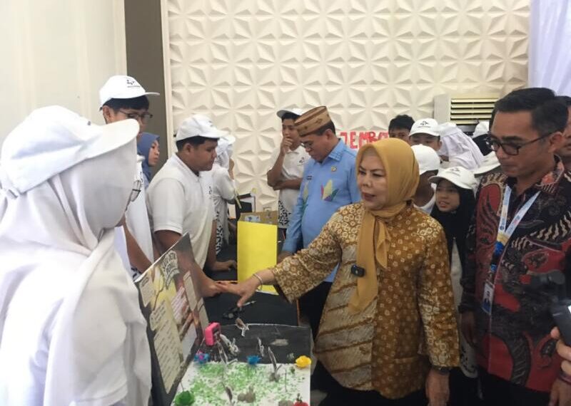 Beragam karya murid Sekolah Nasional Terintegrasi (SNT) 6 Bone Bolango, mulai dari seni tari, robotika hingga aplikasi digital, mencuri perhatian Wakil Gubernur Gorontalo Idah Syahidah Rusli Habibie saat menghadiri Gelar Kriya (Open House) SNT 6 Bone Bolango di Balai Penjaminan Mutu Pendidikan (BPMP) Gorontalo, Jumat (16/10/2026).