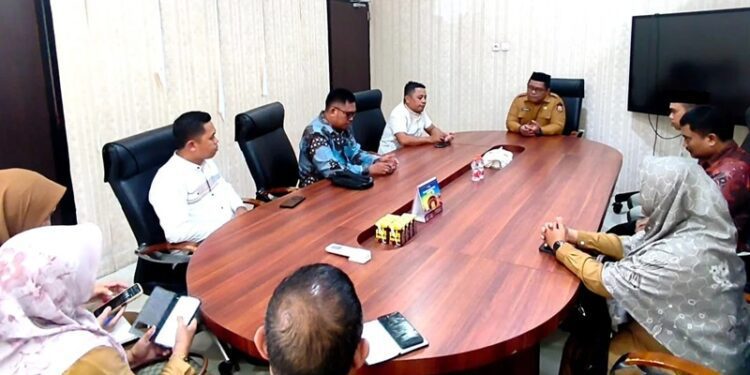 Audiensi Sekda Kabupaten Gorontalo Sugondo Makmur dengan berwakilan Yayasan Lukmanul Hakim, Selasa (13/10/2026)