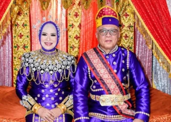 Gelar adat tersebut dianugerahkan dalam Upacara Kebesaran Adat Dulohupa Limo Pohalaa yang berlangsung di Limboto, Sabtu (17/10/2026).