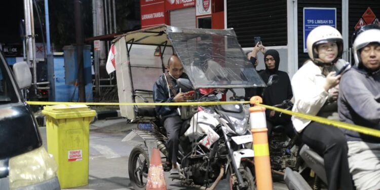 Suasana Antrian SPBU di Kabupaten Jember