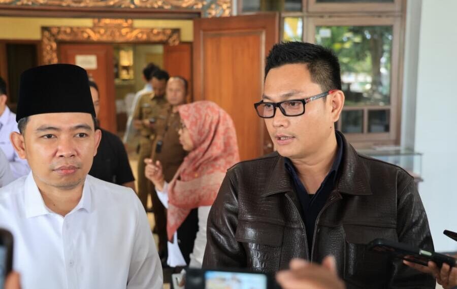 Kepala Bulog Jember Muhammad Ade Saputra Berama Bupati Jember Muhammad Fawait