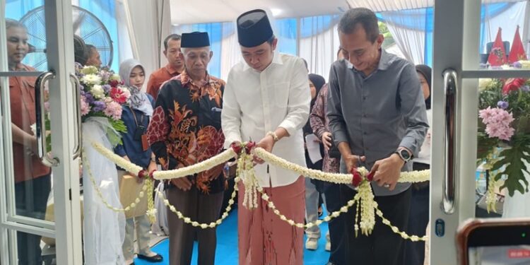 Bupati Jember Muhammad Fawait menghadiri grand opening Klinik Grand Medika Silo di Desa Sempolan, Kecamatan Silo, Sabtu (10/10/2026).