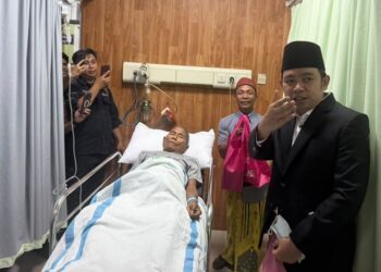 Bupati Jember Muhammad Fawait mengantarkan langung ke Rumah Sakit Soebandi Jember