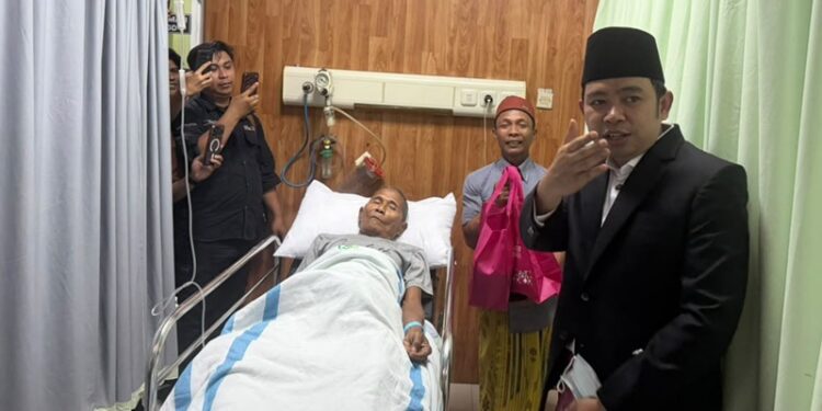 Bupati Jember Muhammad Fawait mengantarkan langung ke Rumah Sakit Soebandi Jember