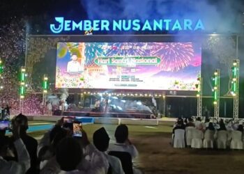 Suasana Pembukaan Hari Santri Nasional 2026 di alun-alun Jember