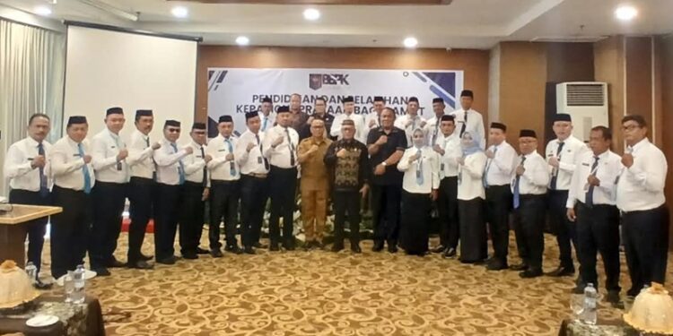 Pembekalan Diklat Kepamongprajaan bagi Camat se-Kabupaten Gorontalo di Hotel Almadera, Makassar, Senin (12/10/2026).