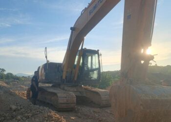 Barang bukti alat berat yang digunakan di lokasi PETI.