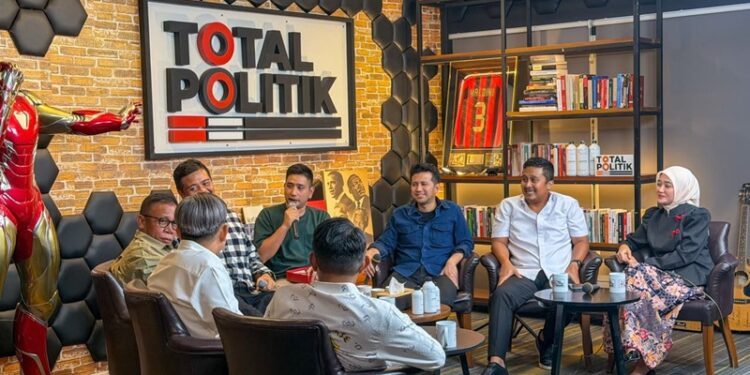Bupati Jember Muhammad Fawait mengikuti forum Indonesia Future Leader #2 yang diselenggarakan Total Politik