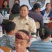 Presiden Prabowo Subianto (tengah) bersiap mengikuti makan siang bersama siswa dan orang tuanya saat melakukan peninjauan di Sekolah Rakyat Menengah Pertama (SRMP) 17 Tabanan, Bali, Minggu (7/6/2026). Presiden Prabowo Subianto menyatakan bahwa kekayaan negara harus dijaga untuk memastikan masyarakat dapat hidup dengan layak dan sejahtera, salah satunya lewat jalur pendidikan. ANTARA FOTO/Nyoman Hendra Wibowo/agr