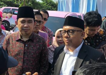 Bupati Jember Muhammad Fawait bersama rombongan saat pemberangkatan perdana mobil cinta