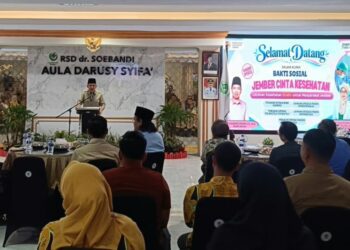 Bupati Jember Muhammad Fawait saat di acara Bakti Sosial Jember Cinta Kesehatan