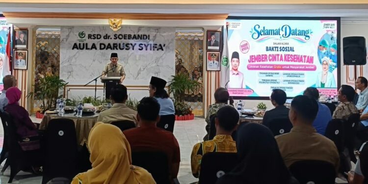Bupati Jember Muhammad Fawait saat di acara Bakti Sosial Jember Cinta Kesehatan