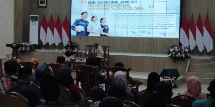 Kegiatan KP2MI dan BP3MI Jawa Timur di Pendopo Wahyawibawagraha.