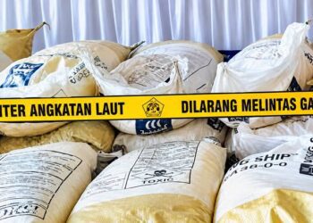 Konferensi pers terkait pengungkapan kasus penyelundupan 4 ton sianida asal Filipina di perairan Provinsi Gorontalo, yang berlangsung di markas Lanal Gorontalo, Kota Gorontalo, Selasa (29/9/2026) (ANTARA/Zulkifli Polimengo)